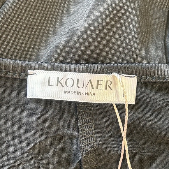 Elegant Black Lace Chemise with A-Line Silhouette - Picture 3 of 9